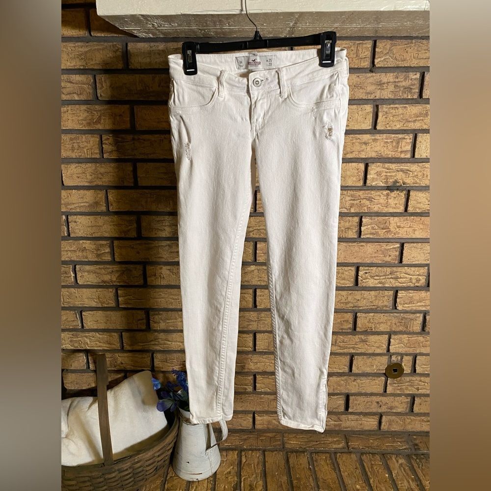 White Hollister distressed jeans